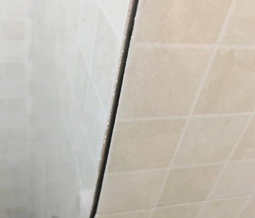 平乡瓷砖空鼓维修公司分享阳台瓷砖脱落的修复过程可以分为以下几个步骤